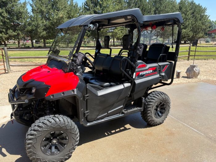 Honda pioneer 700-4 